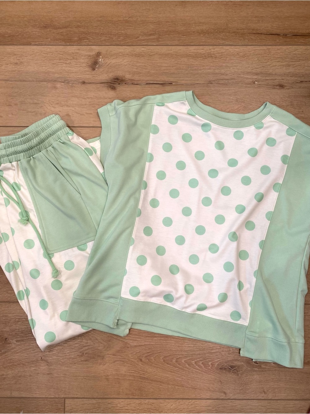 Women’s 2 Piece Lounge Wear Set Size L Polka Dots Wide Leg Soft Stretch Mint